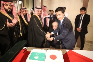 Cake cut